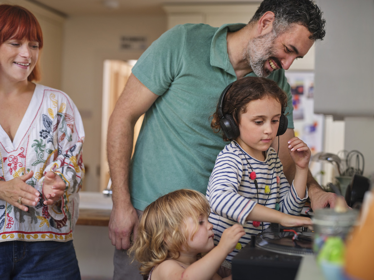 SHOT13 FORD Dance 037 V02 RGB