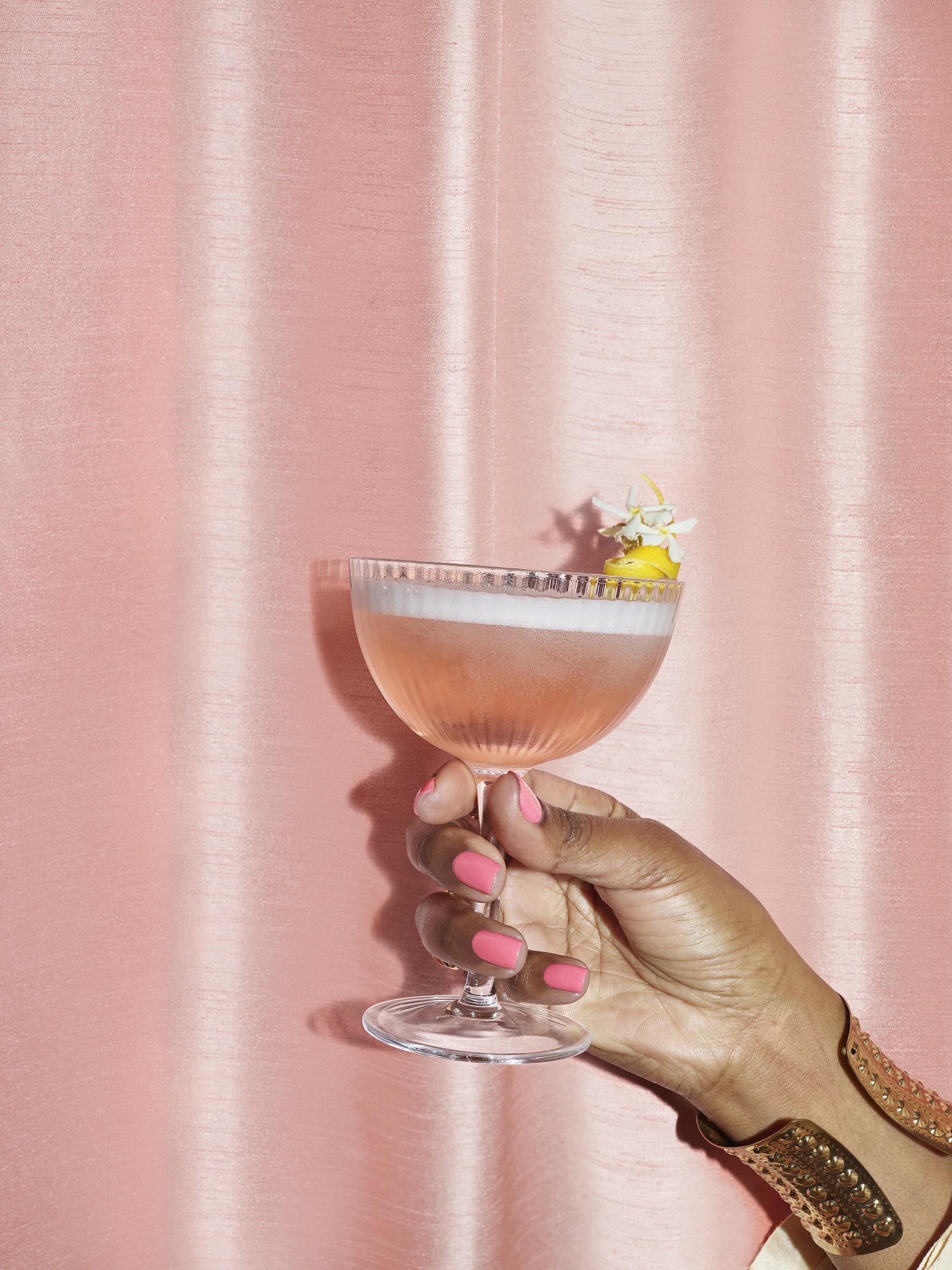 B5919 Londonessence YOLISA SERVE V4