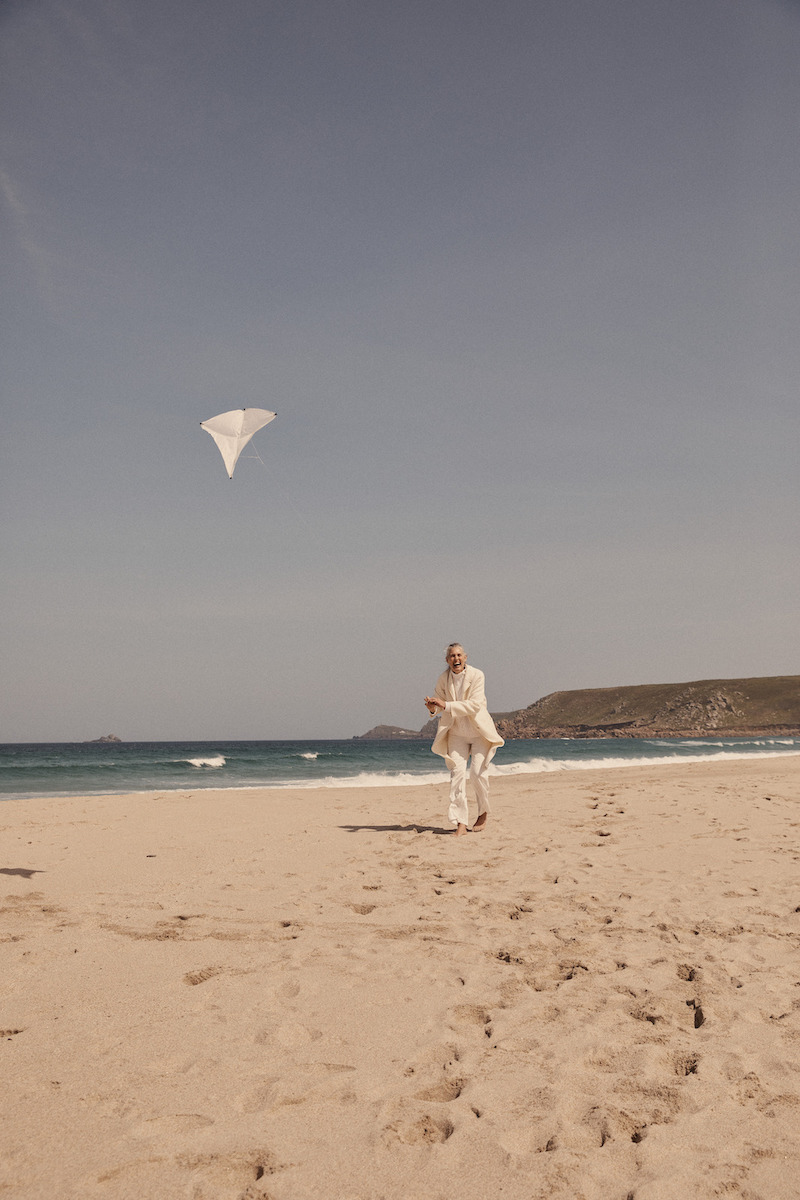 A06933 AU23 AIC L C172