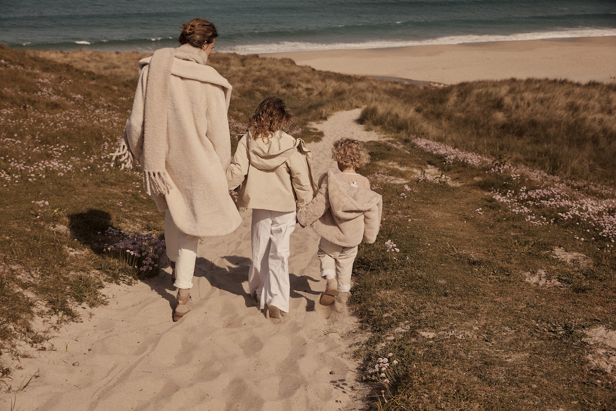 A06663 AU23 ACQ L C025